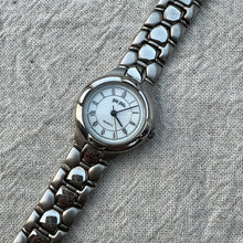 Load image into Gallery viewer, Silver Thick Wrist Strap Vintage Watch
