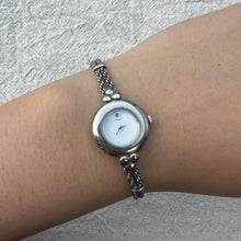 Load image into Gallery viewer, Silver Chain Circle Green Vintage Watch
