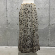 Load image into Gallery viewer, Brown Duo Flower Cream Maxi Skirt
