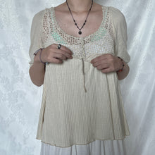 Load image into Gallery viewer, Cream Crochet Chest Pleated Bottom Half Sleeve Top
