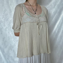 Load image into Gallery viewer, Cream Crochet Chest Pleated Bottom Half Sleeve Top
