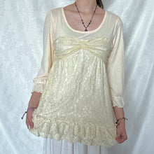 Load image into Gallery viewer, Cream Sweetheart Lace Overlay Long Sleeve Ruffles Top
