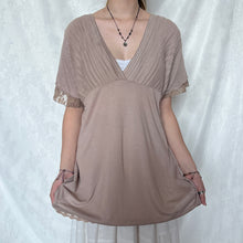 Load image into Gallery viewer, Brown Grey Pleated V-Chest Lace Tied Long Top
