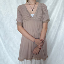 Load image into Gallery viewer, Brown Grey Pleated V-Chest Lace Tied Long Top
