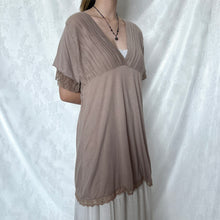 Load image into Gallery viewer, Brown Grey Pleated V-Chest Lace Tied Long Top
