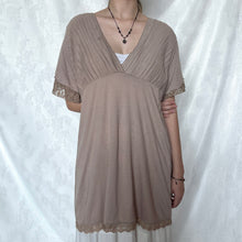 Load image into Gallery viewer, Brown Grey Pleated V-Chest Lace Tied Long Top
