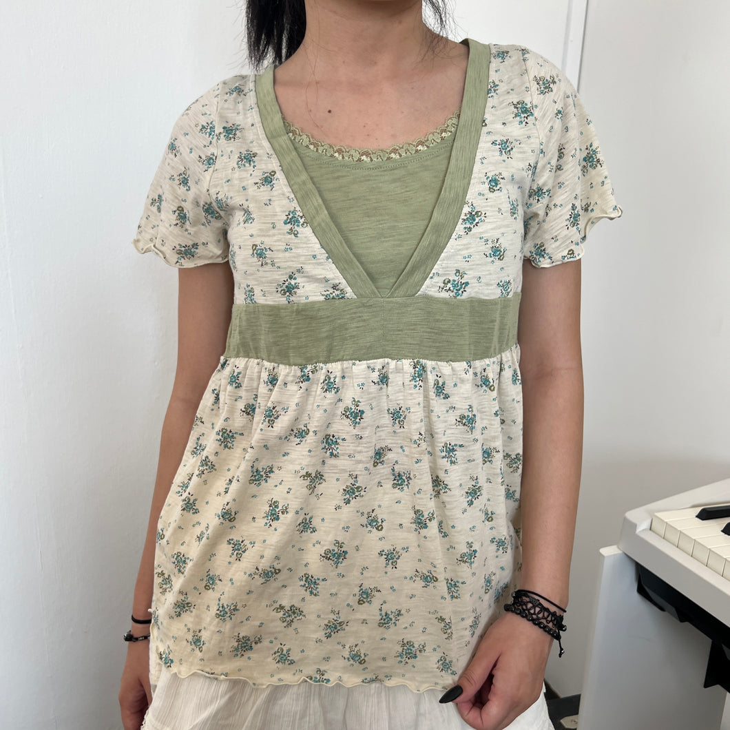 Sage Green Chest Beige Blue Floral Short Sleeves Top