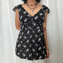 Load image into Gallery viewer, Black Base Grey Flowers V Neck Cap Sleeve Top
