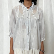 Load image into Gallery viewer, Grey White Flowy Islet Puff Sleeve Top
