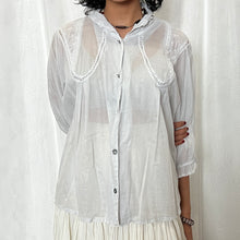 Load image into Gallery viewer, Grey White Flowy Islet Puff Sleeve Top
