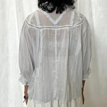 Load image into Gallery viewer, Grey White Flowy Islet Puff Sleeve Top
