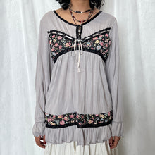 Load image into Gallery viewer, Grey Cotton Black Lace Trim Floral Mesh Long Sleeves Top
