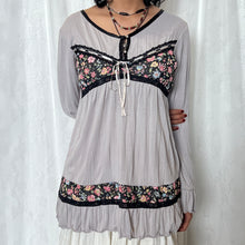 Load image into Gallery viewer, Grey Cotton Black Lace Trim Floral Mesh Long Sleeves Top
