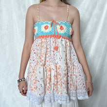 Load image into Gallery viewer, Blue Crochet White And Coral Details Patchwork Cami Top
