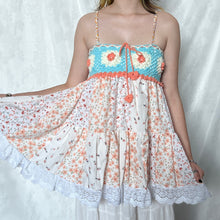 Load image into Gallery viewer, Blue Crochet White And Coral Details Patchwork Cami Top
