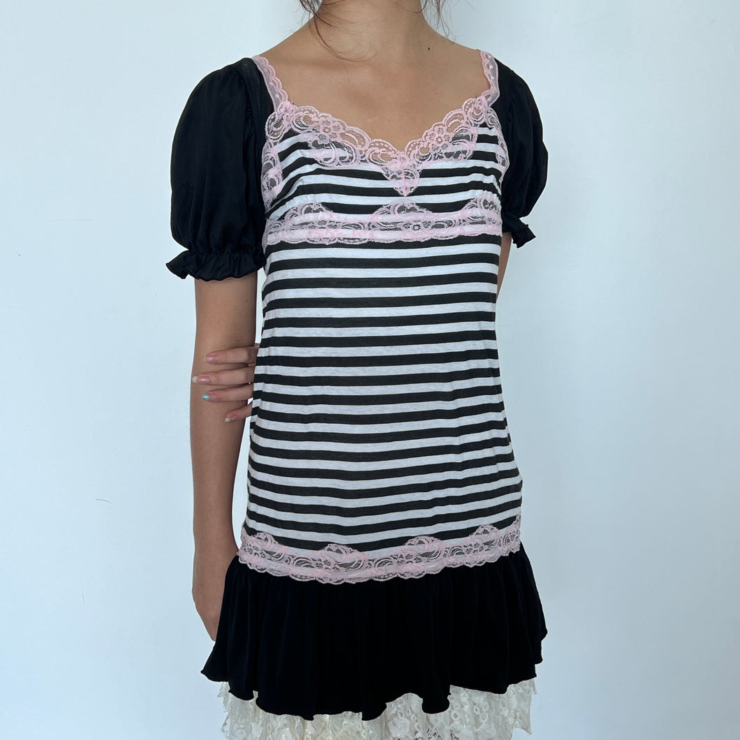 Black Stripes Pink Lace Short Puff Sleeves Top