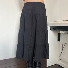 Load image into Gallery viewer, Black Lightweight Simple Tier Long Maxi Skirt
