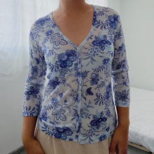 Load image into Gallery viewer, Oriental Blue Porcelain Print Button Long Sleeves Top
